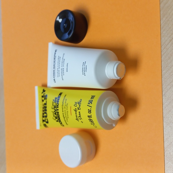 TRAVEL SIZE HAIR CONDITIONING PRODUCTS - Picture 3 of 3